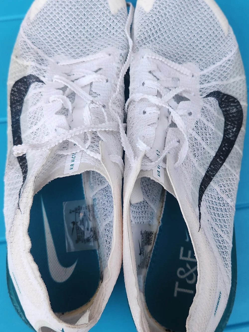 Nike lightweight white